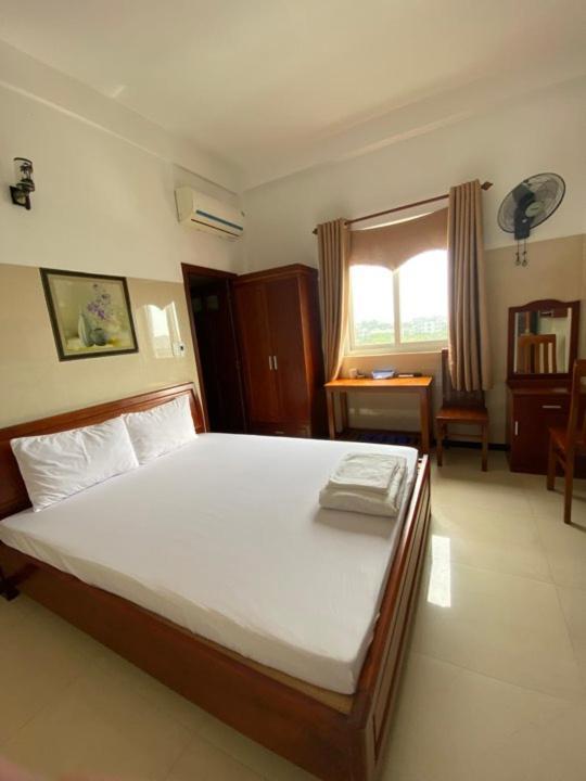 Hotel My Viet Di An Bagian luar foto